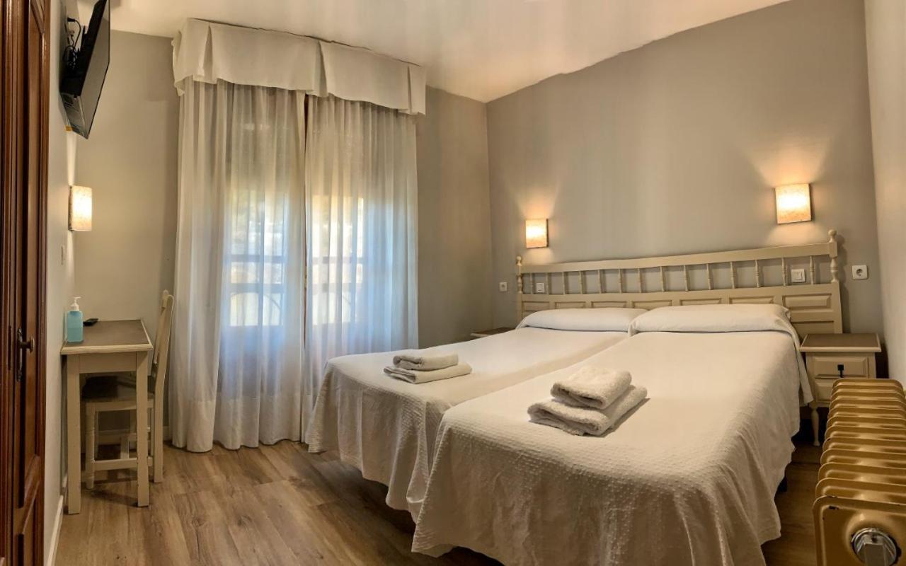 Hostal Restaurante Mendez Villafranca del Bierzo Kültér fotó