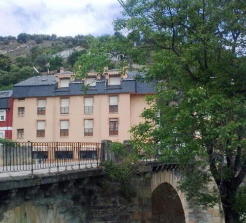 Hostal Restaurante Mendez Villafranca del Bierzo Kültér fotó