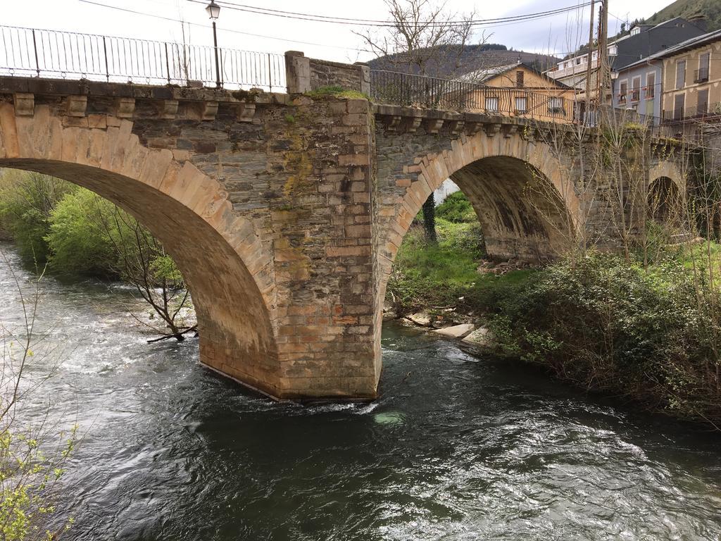 Hostal Restaurante Mendez Villafranca del Bierzo Kültér fotó